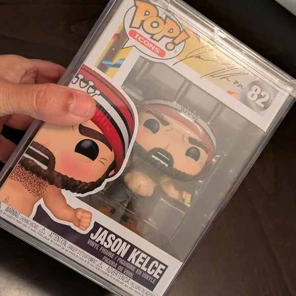 O1 FUNKO POP Jason Kelce Hard Case Limited Edition (Collectible) - Picture 3 of 6
